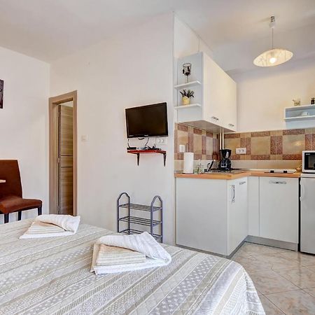 Apartments Kajfes Фажана Экстерьер фото
