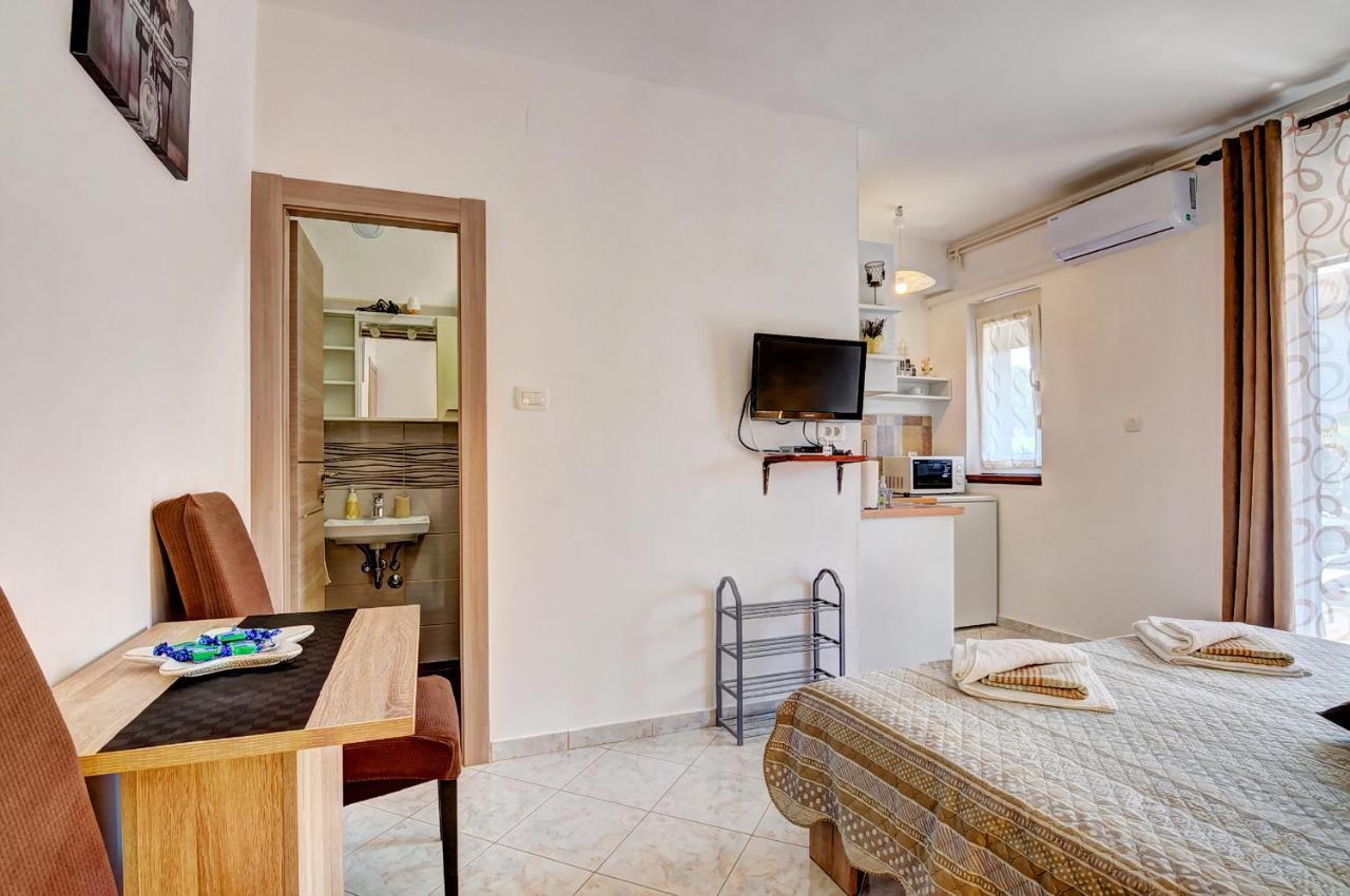 Apartments Kajfes Фажана Экстерьер фото